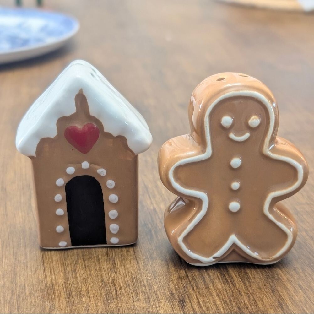 Gingerbread House & Gingerbread Man Salt Pepper Shakers 3” Tall Holiday Decor